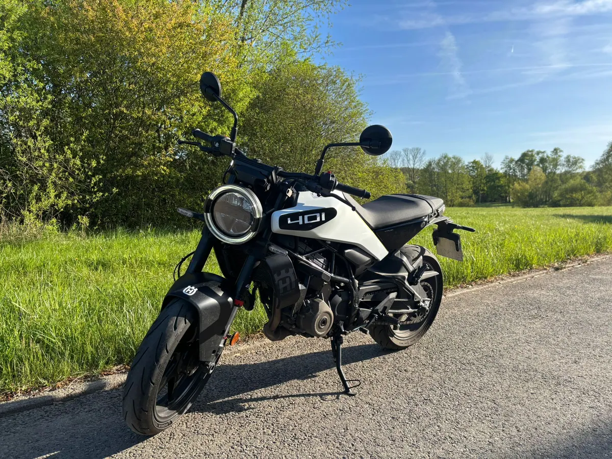 Husqvarna 401 Vitpilen – Übungsfahrzeug der Fahrschule Fun 'n' Drive